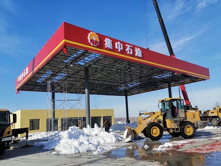 阜新暴雪过后，奋斗在集中加油站的阜新正达金属结构制造有限公司